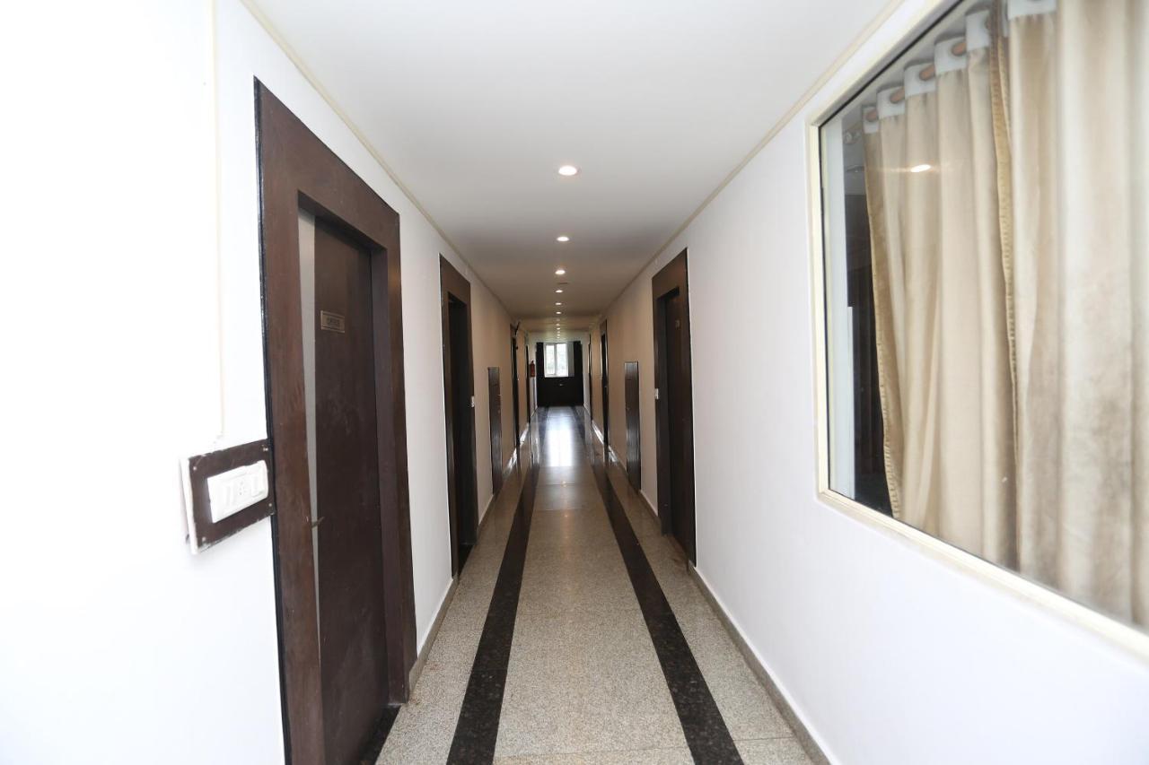 Oyo 5844 Hotel Drive Inn Raiwala Extérieur photo
