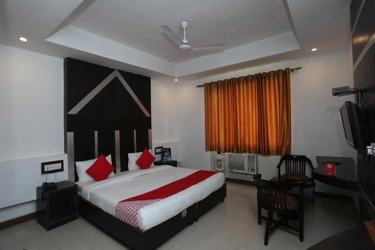 Oyo 5844 Hotel Drive Inn Raiwala Extérieur photo