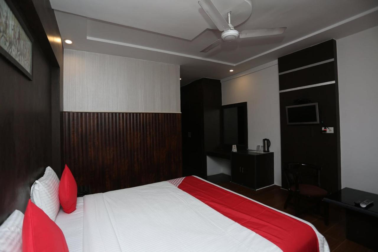 Oyo 5844 Hotel Drive Inn Raiwala Extérieur photo