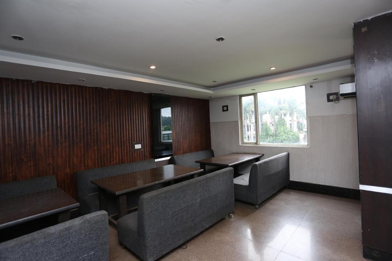 Oyo 5844 Hotel Drive Inn Raiwala Extérieur photo