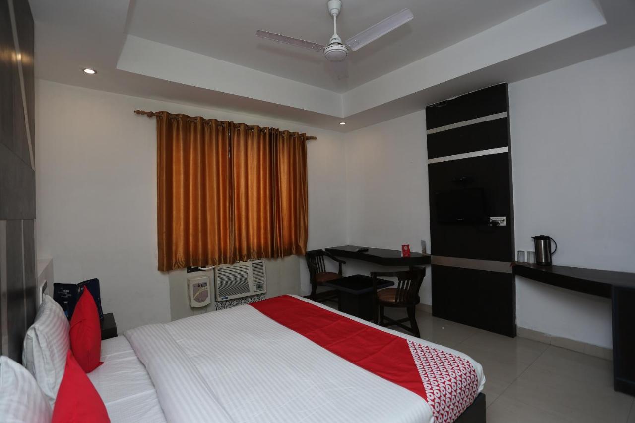 Oyo 5844 Hotel Drive Inn Raiwala Extérieur photo