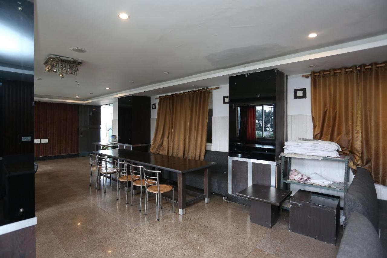 Oyo 5844 Hotel Drive Inn Raiwala Extérieur photo
