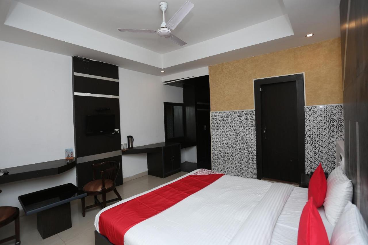 Oyo 5844 Hotel Drive Inn Raiwala Extérieur photo